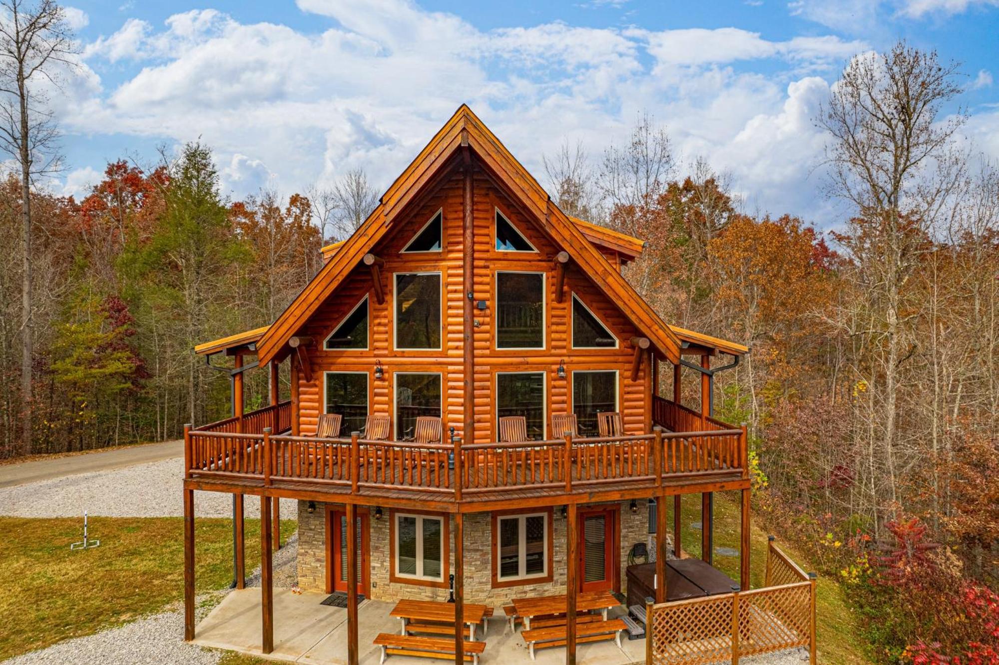 Ridge View Lodge Nature And Mountain View - Hot Tub - Firepit - Yard - Games Gatlinburg Habitación foto
